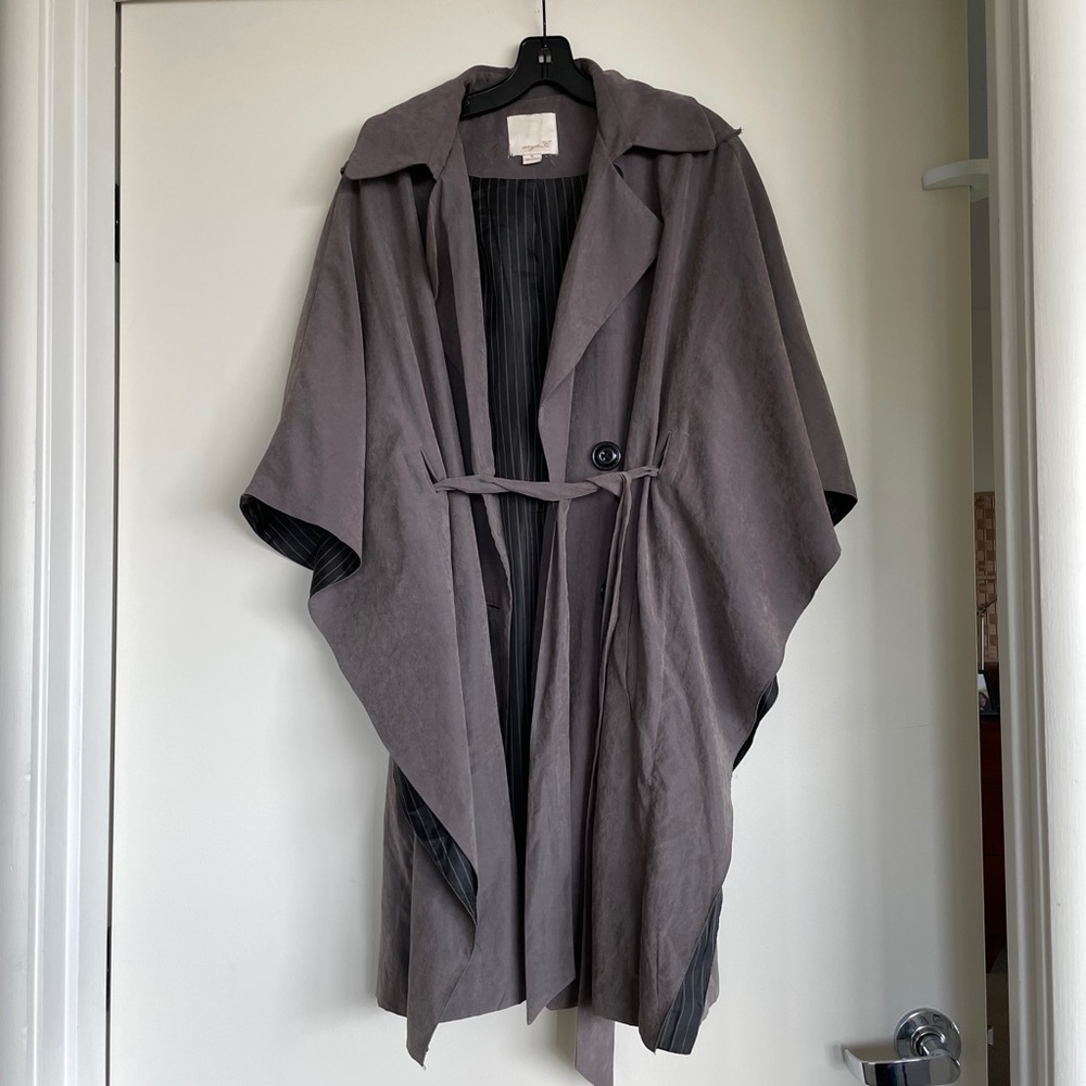 Great condition bat-wing light jacket fashion statement